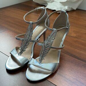 Jewel Badgley Mischka Kalama Heels Size 7 Silver
